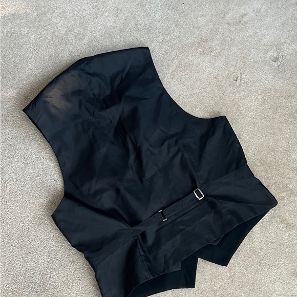 The perfect vintage black vest top - Picture 1 of 4